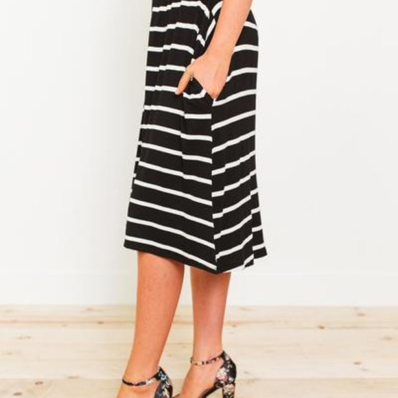 BNWT Button down skirt - Picture 2 of 3